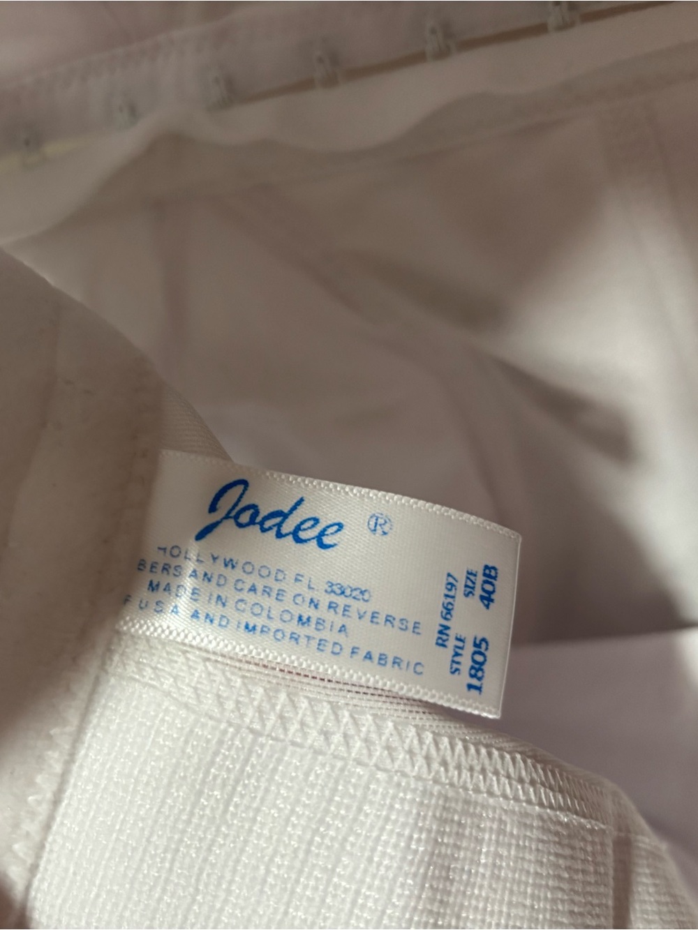 Front-Closure White Bra - Picture 4 of 6